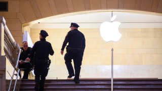 A view of NYPD officers inspecting the Apple Store in Grand Central Terminal