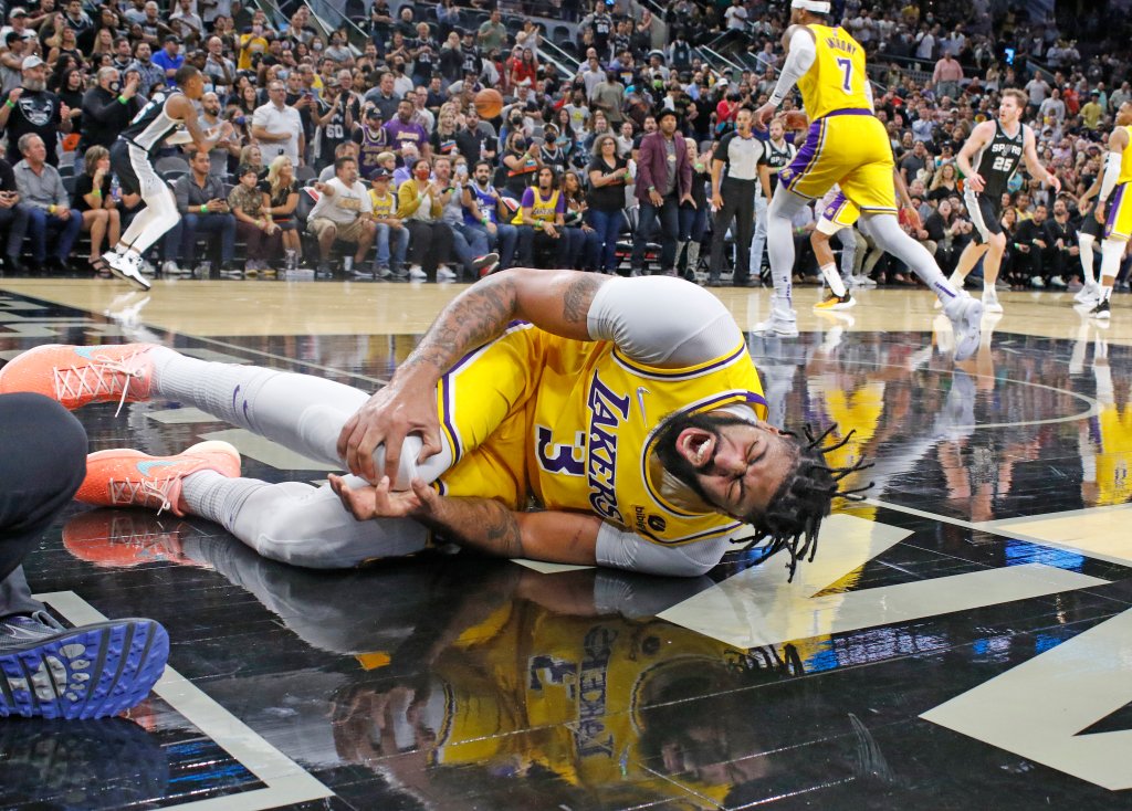 Los Angeles Lakers v San Antonio Spurs