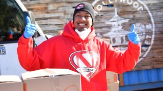 HollyGold And Yamashiro Hollywood Donate 2,000 Meals To The Community With The Help Of Nick Cannon And Ellen K.