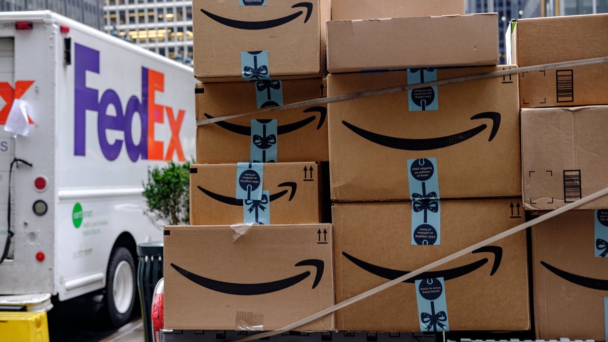 Cyber Monday Online Sales Drop 1.4% From Last Year to $10.7 Billion, Falling for the First Time Ever - Vimarsana News