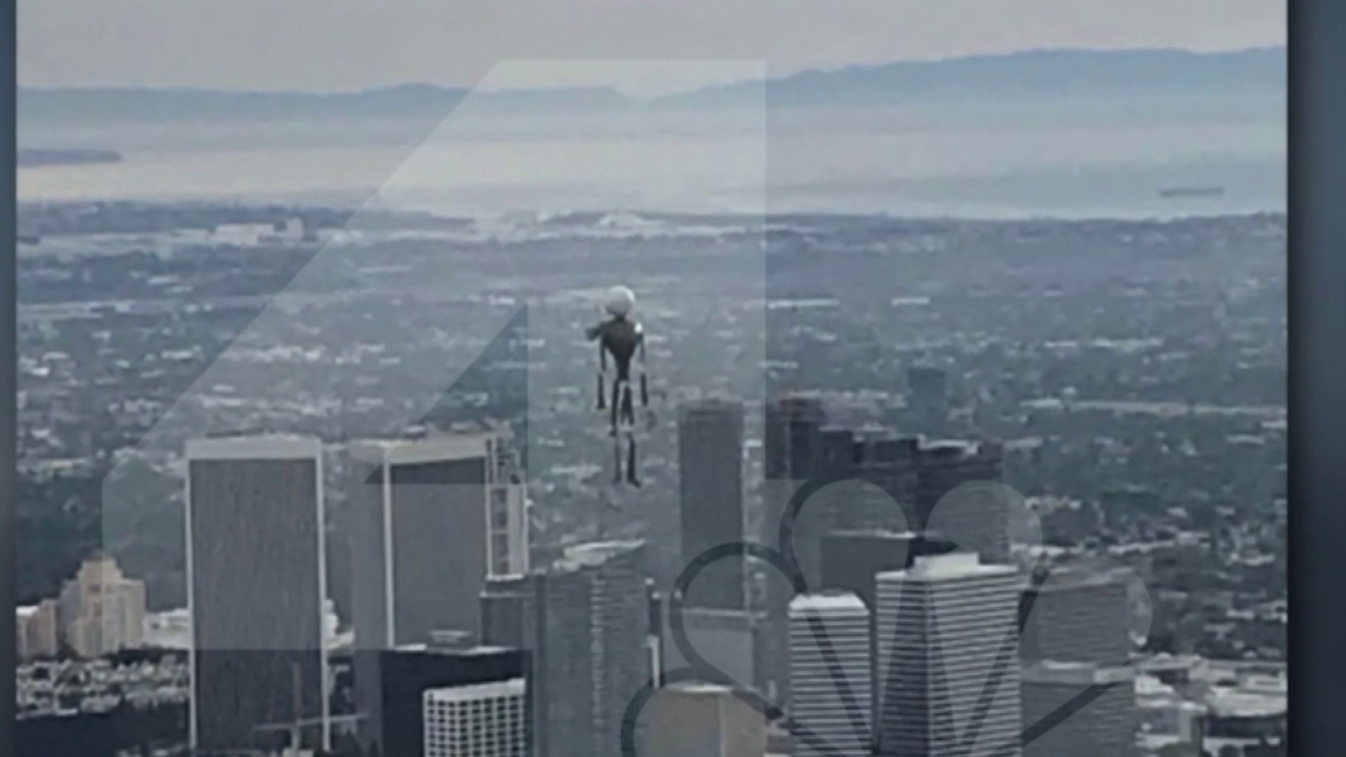 Jetpack Wearing Person Flies Over LAX Again Without Getting Caught Or Being  Identified - Narcity