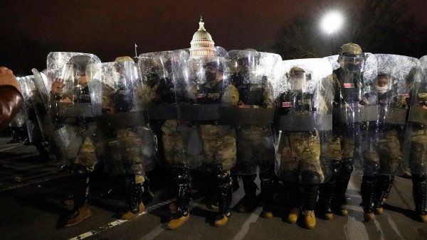Congress OKs Bill Giving Capitol Police Power to Call Troops 3