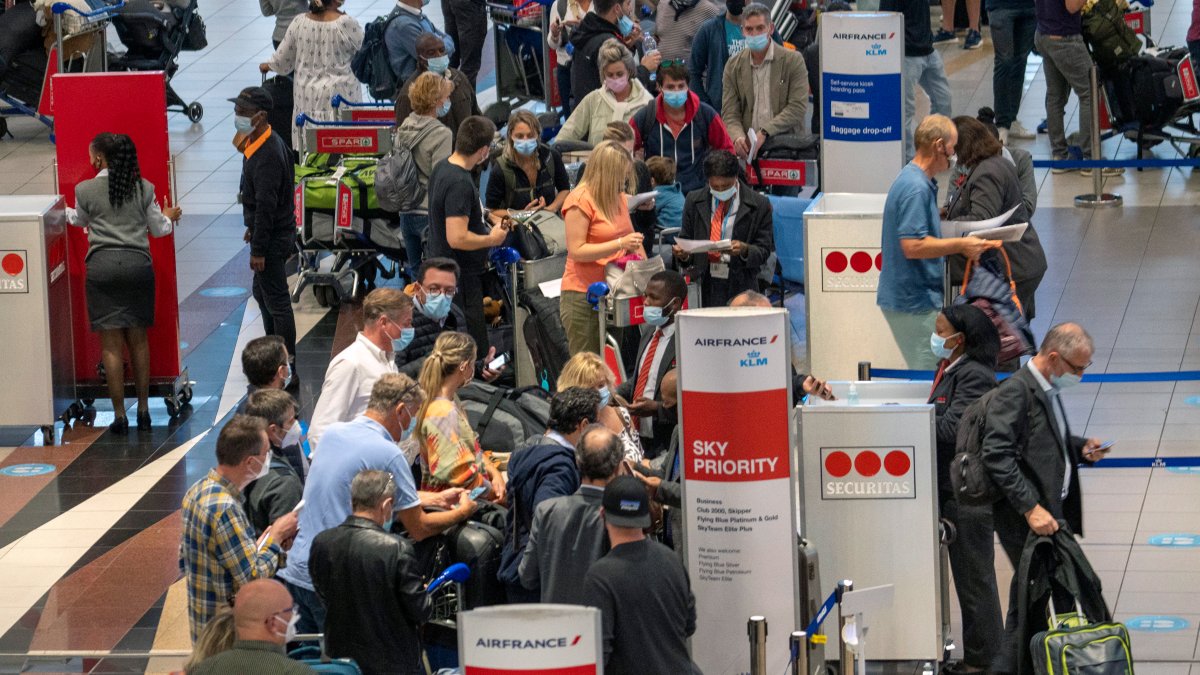 Will Flight Restrictions Help as New Virus Variant Emerges? – NBC Los Angeles Will Flight Restrictions Help as New Virus Variant Emerges? – NBC Los Angeles