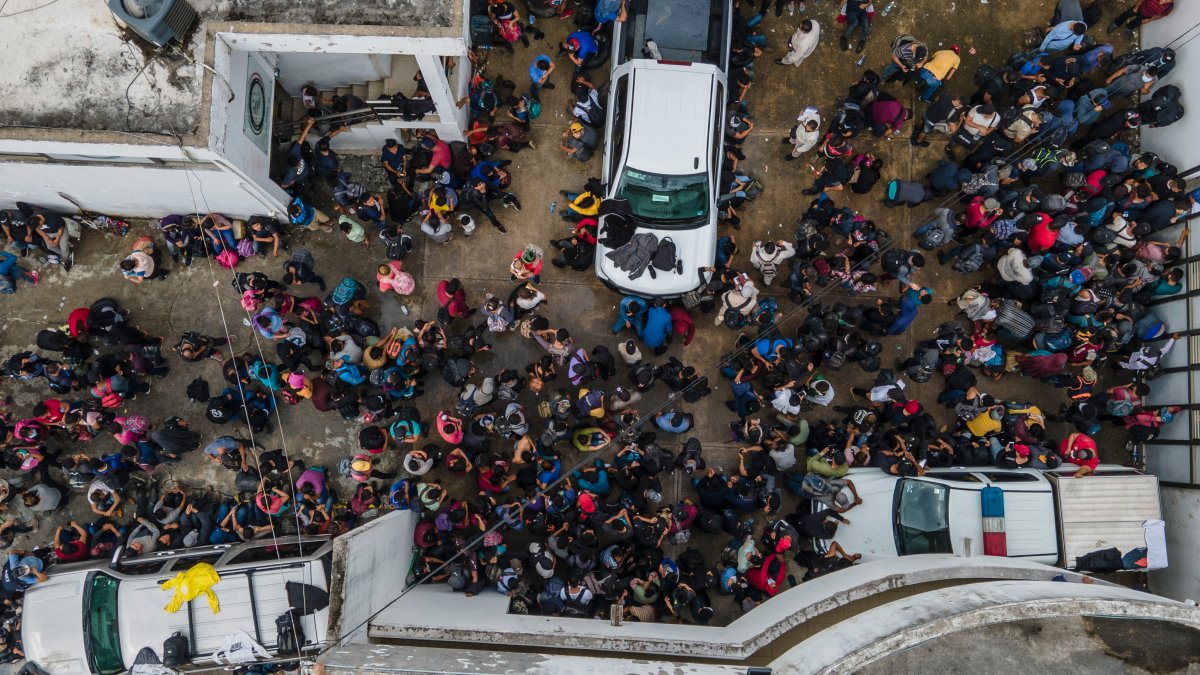 Mexican Authorities Find More Than 400 Migrants in Trailers - Vimarsana News