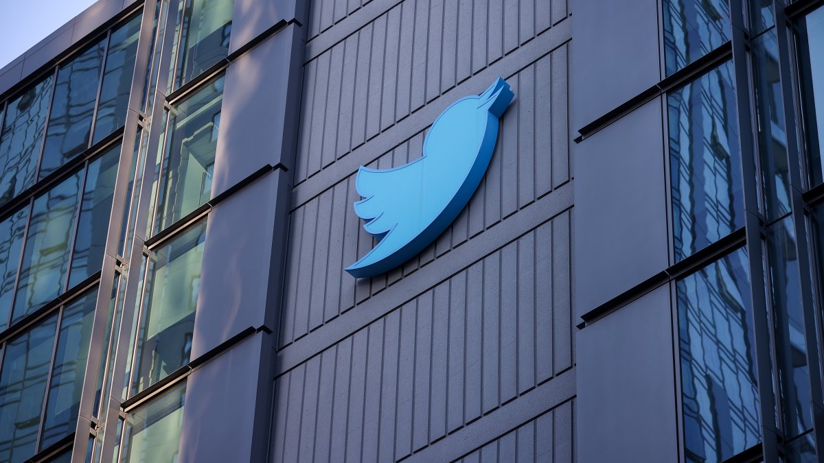 A Downvote Button? Twitter Begins a Global Test of New Feature – NBC Los Angeles - Vimarsana News