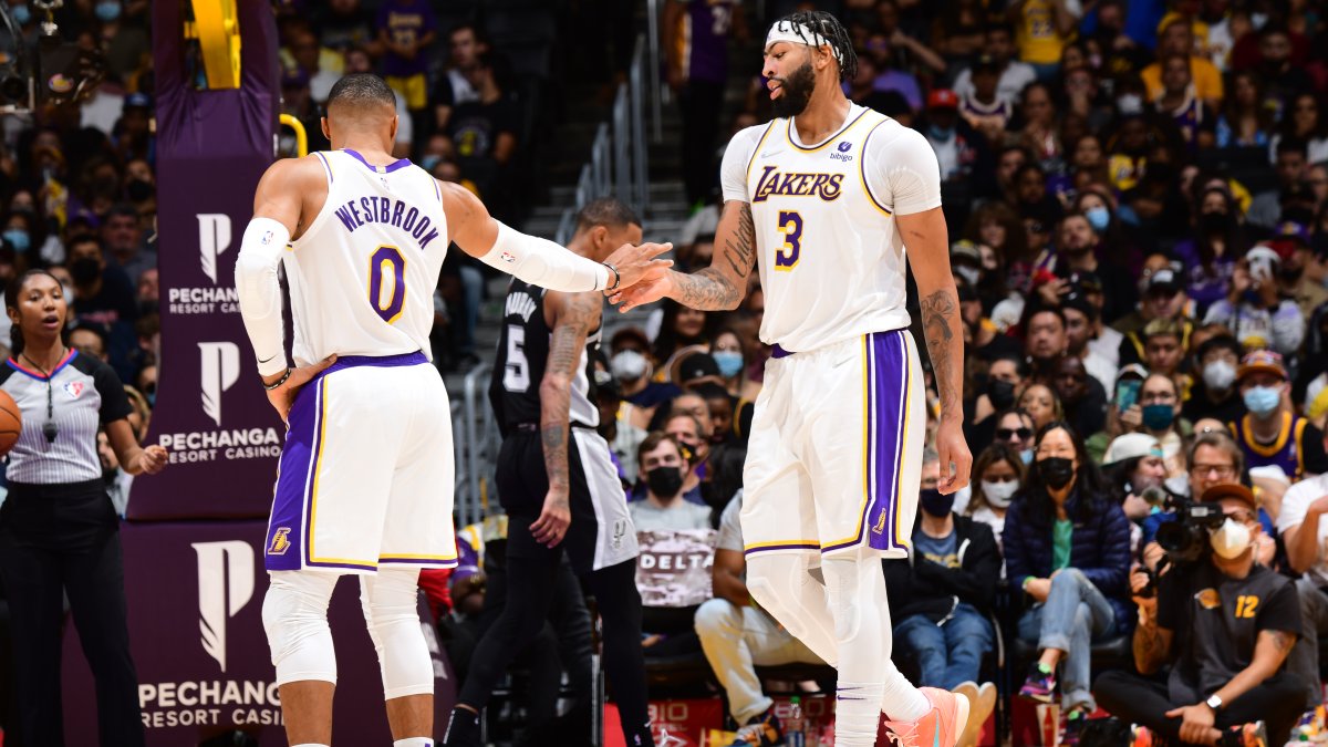 Anthony Davis Has 34 points and 15 Rebounds, Lakers Beat ...