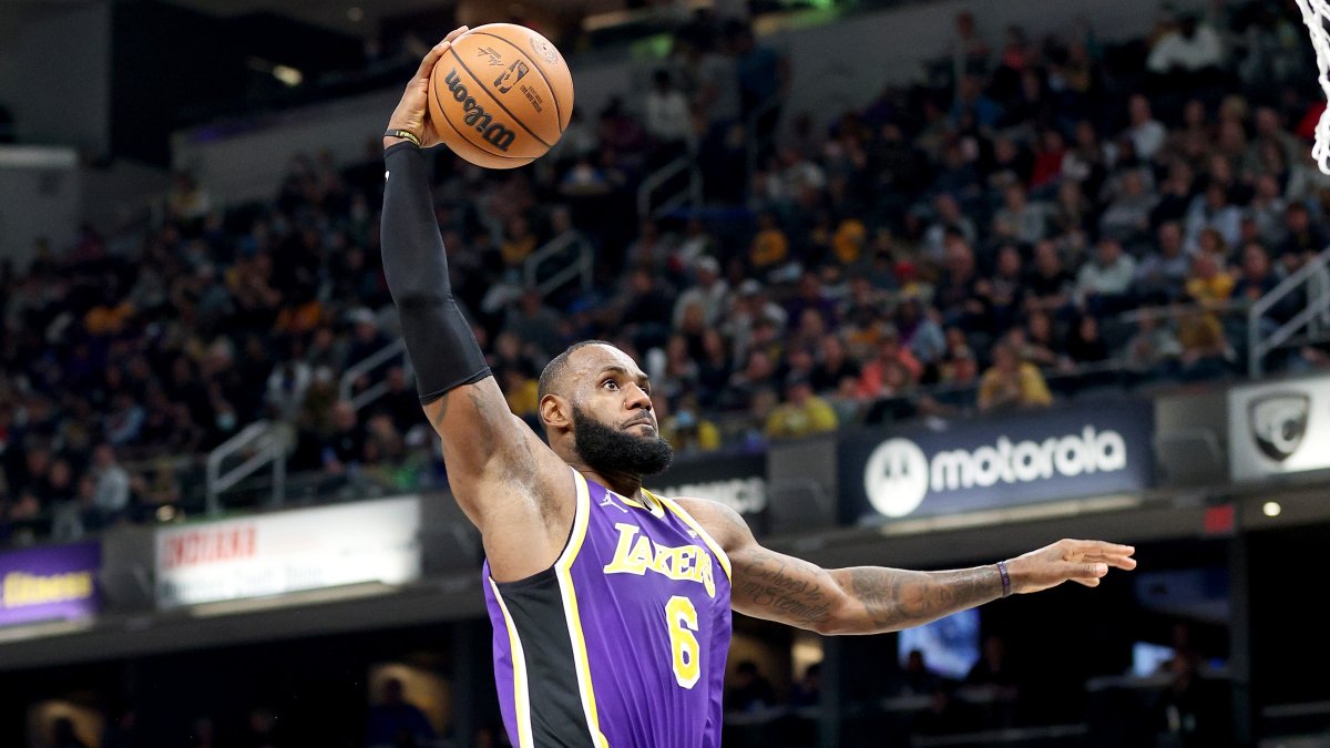LeBron puts Lakers past Hornets 116-105 for 4th straight win - The San  Diego Union-Tribune