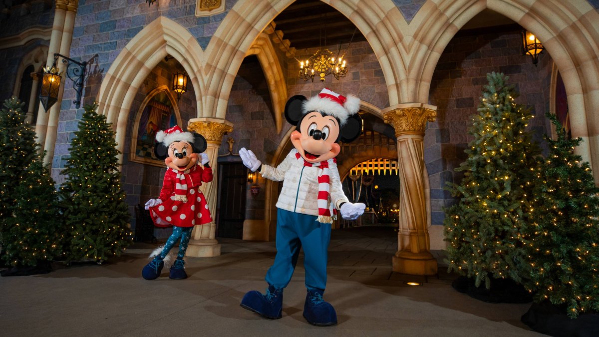 Whimsical Holiday Wearables Add to Disneyland’s Dazzle – NBC Los Angeles Whimsical Holiday Wearables Add to Disneyland’s Dazzle – NBC Los Angeles