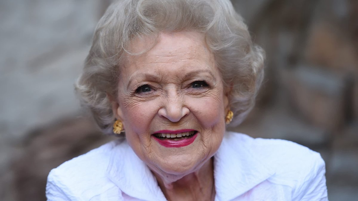 Betty White: 'You Don't Give Up' and 4 Other Pieces of Sage Advice From the Beloved Star – NBC Los Angeles - Vimarsana News