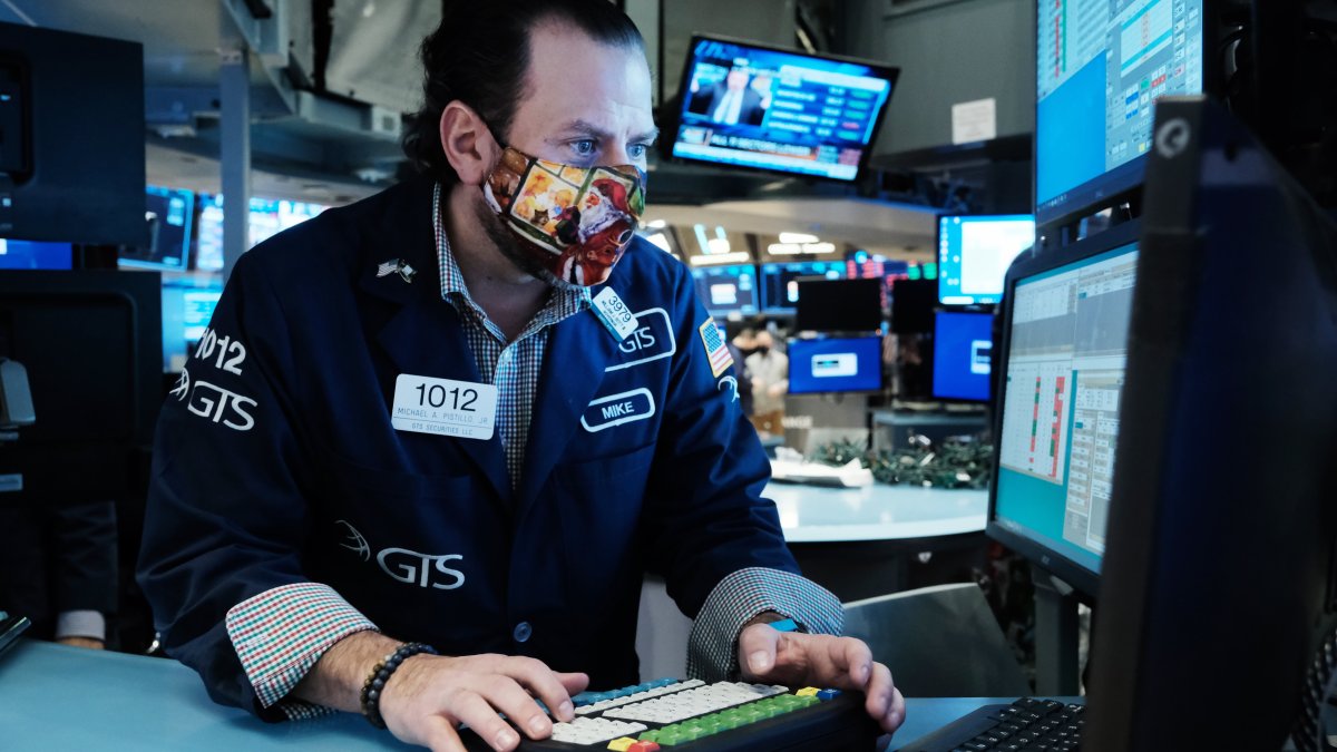 Global Markets Slump on Hawkish Fed Minutes; Tech Rout Spills Into Europe - Vimarsana News