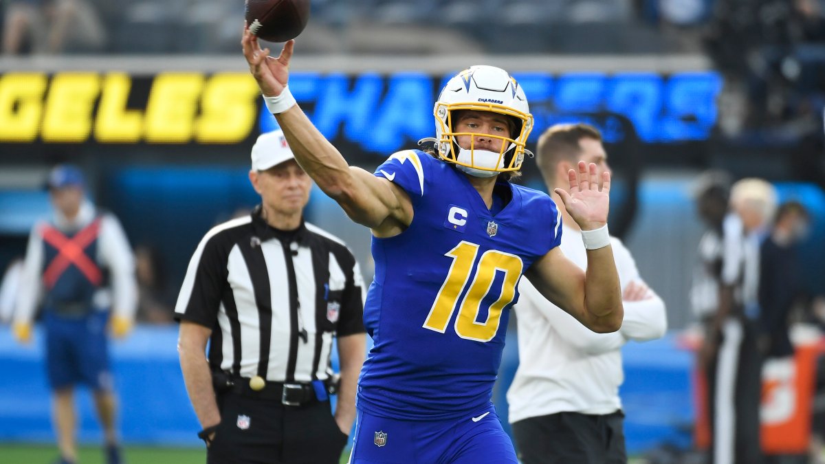 Watch: Justin Herbert throws third touchdown pass of the game for the Los  Angeles Chargers 