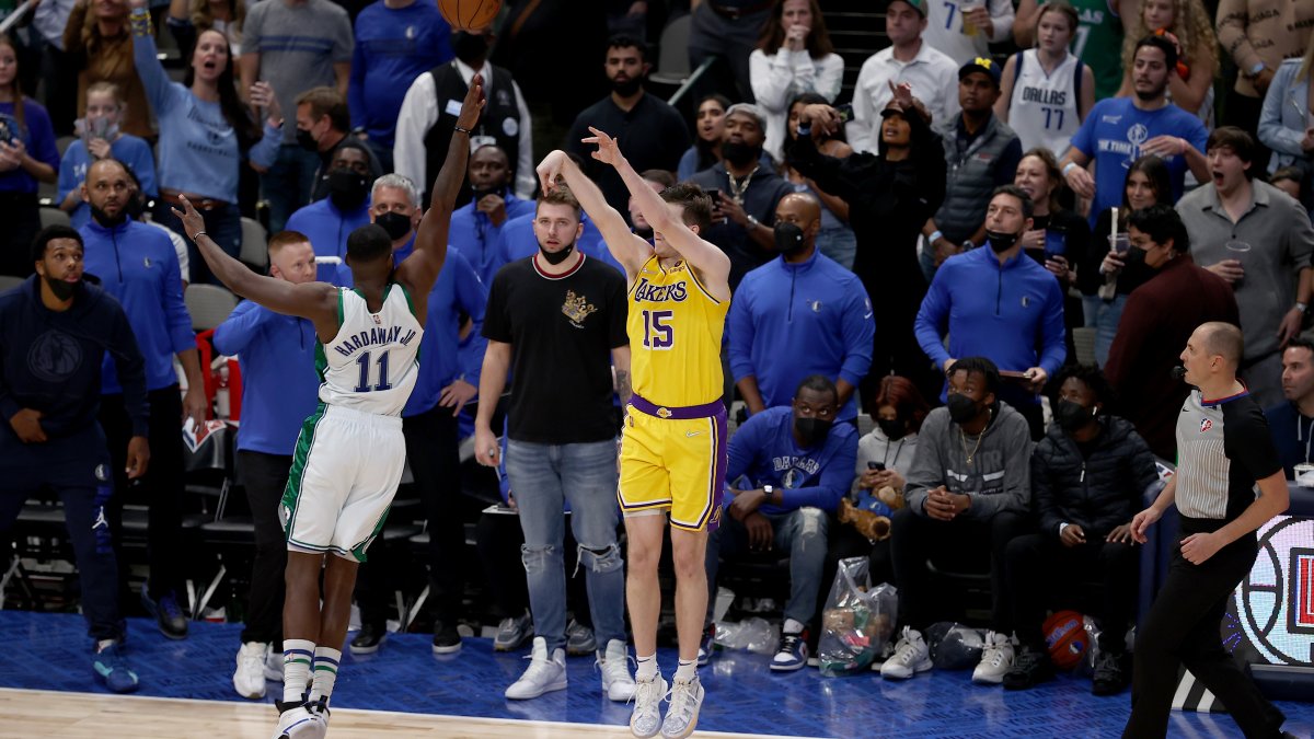 Austin Reaves 3-Pointer at Buzzer Gives Lakers 107-104 Win Over Mavs in  Overtime – NBC Los Angeles