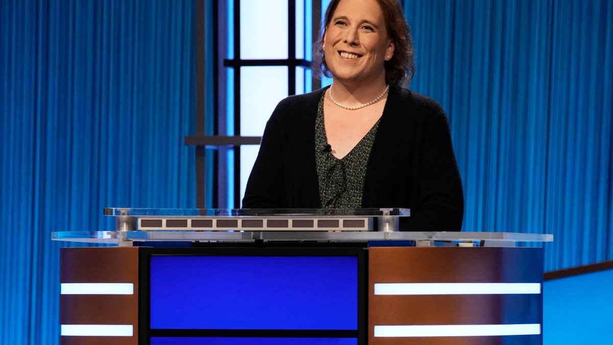 Amy Schneider Is the First Woman to Win $1 Million on 'Jeopardy!' – NBC Los Angeles - Vimarsana News