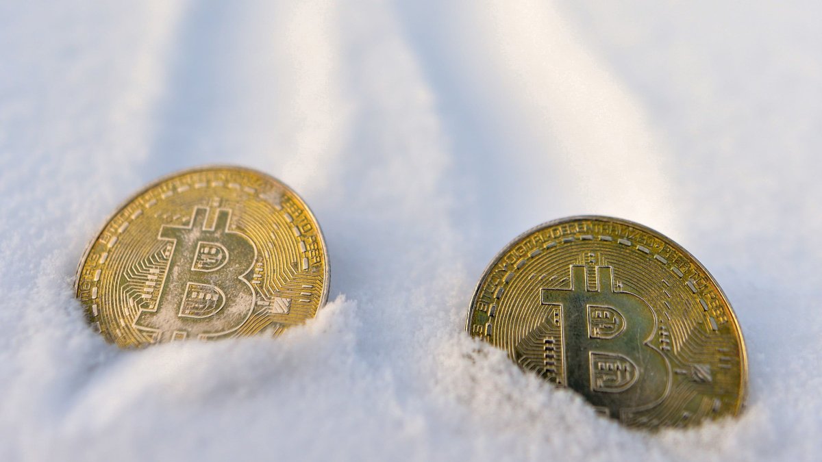 Investors Fear 'Crypto Winter' Is Coming as Bitcoin Falls 50% From Record Highs – NBC Los Angeles - Vimarsana News