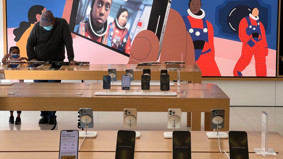 Global Smartphone Shipment Grew for the First Time Since 2017, New Report Says - Vimarsana News