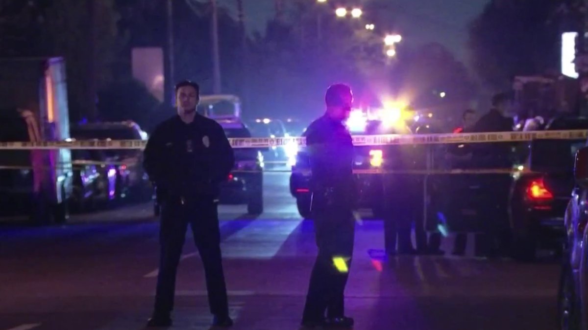 Off Duty LAPD Officer Shot in South LA – NBC Los Angeles