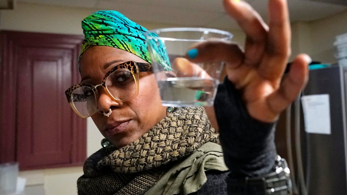 After Flint, US Must Win Over Public Wary of Tap Water – NBC Los Angeles - Vimarsana News