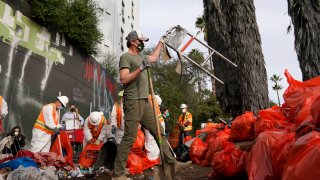 California Gov. Gavin Newsom, center