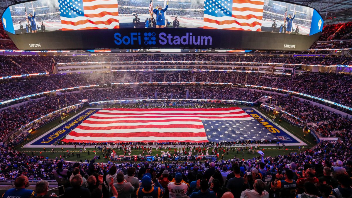 NFC Title Game Slightly Delays Super Bowl Stadium Prep – NBC Los Angeles