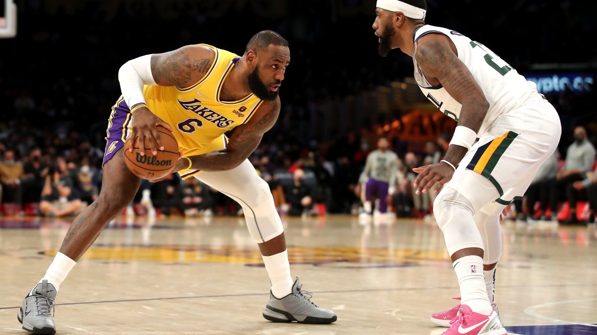 LeBron James shines in Lakers win, Clippers rally stuns Wizards