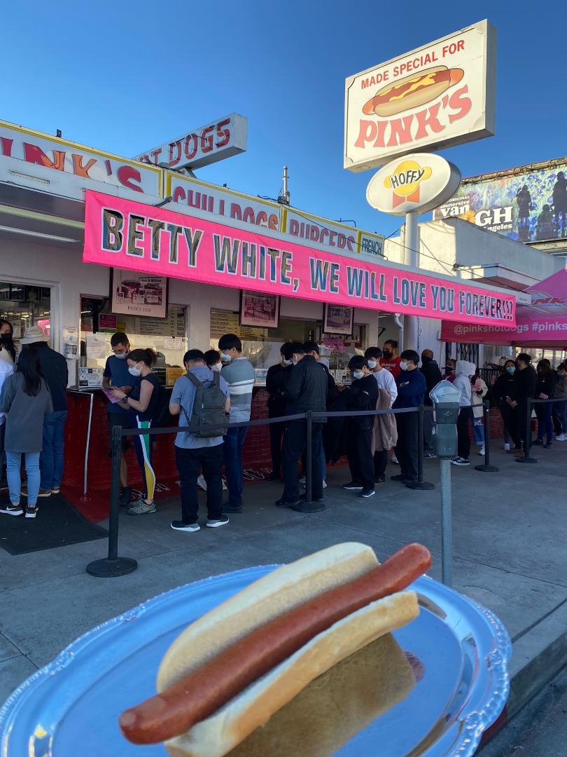 Pink S Betty White Inspired Hot Dog Will Help The La Zoo Nbc Los Angeles Pink S Betty White Inspired Hot Dog Will Help The La Zoo Nbc Los Angeles