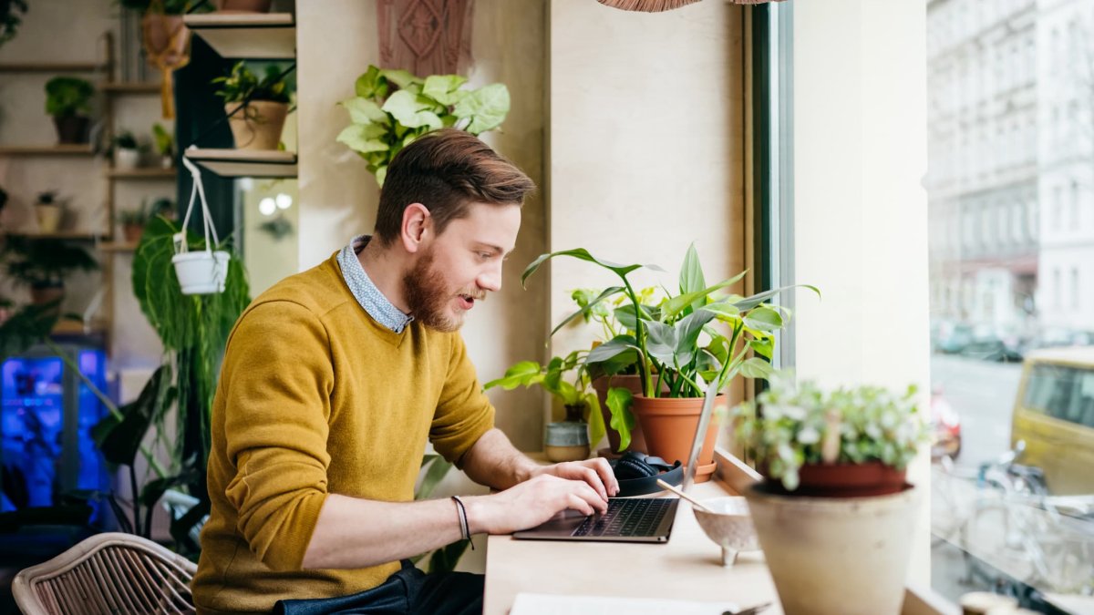 Don't Make These 3 Mistakes When Applying for a Remote Job, Says Career Coach - Vimarsana News