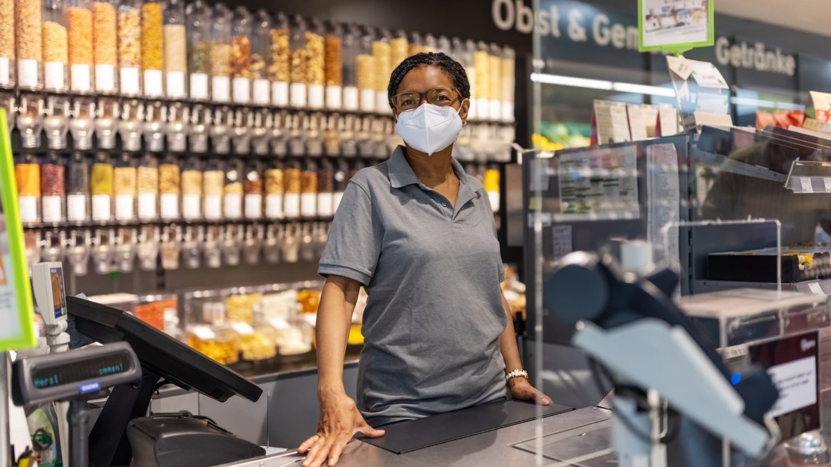 January Jobs Report Shows 'Troubling' Signs for Women's Economic Recovery Amid Omicron Surge – NBC Los Angeles - Vimarsana News
