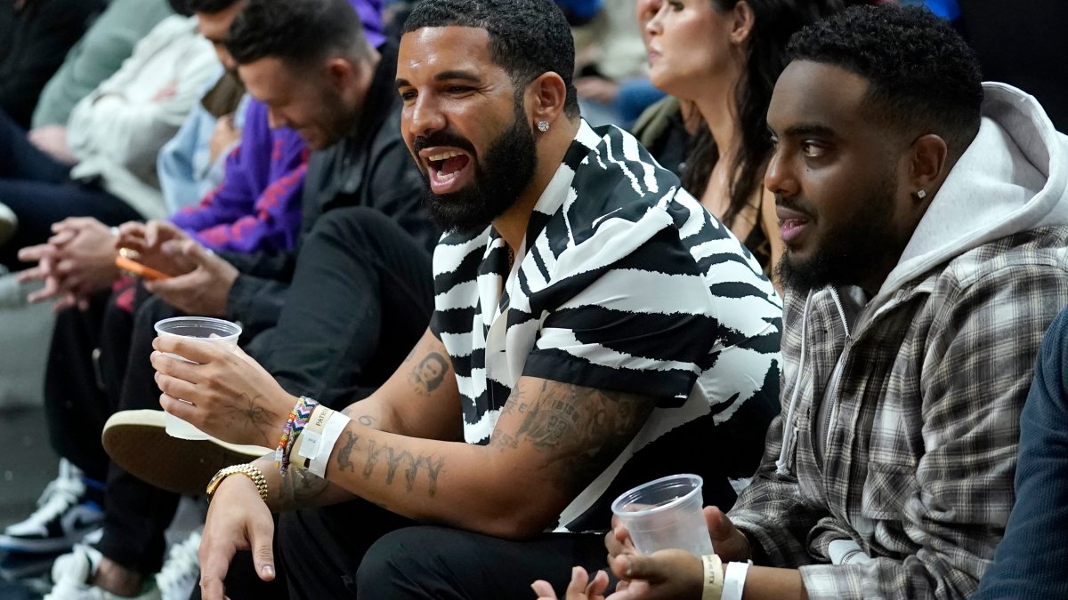 Which Homecoming Rapper Drake Was a Star Among A-Listers at ‘Homecoming’ Concert – NBC Los Angeles