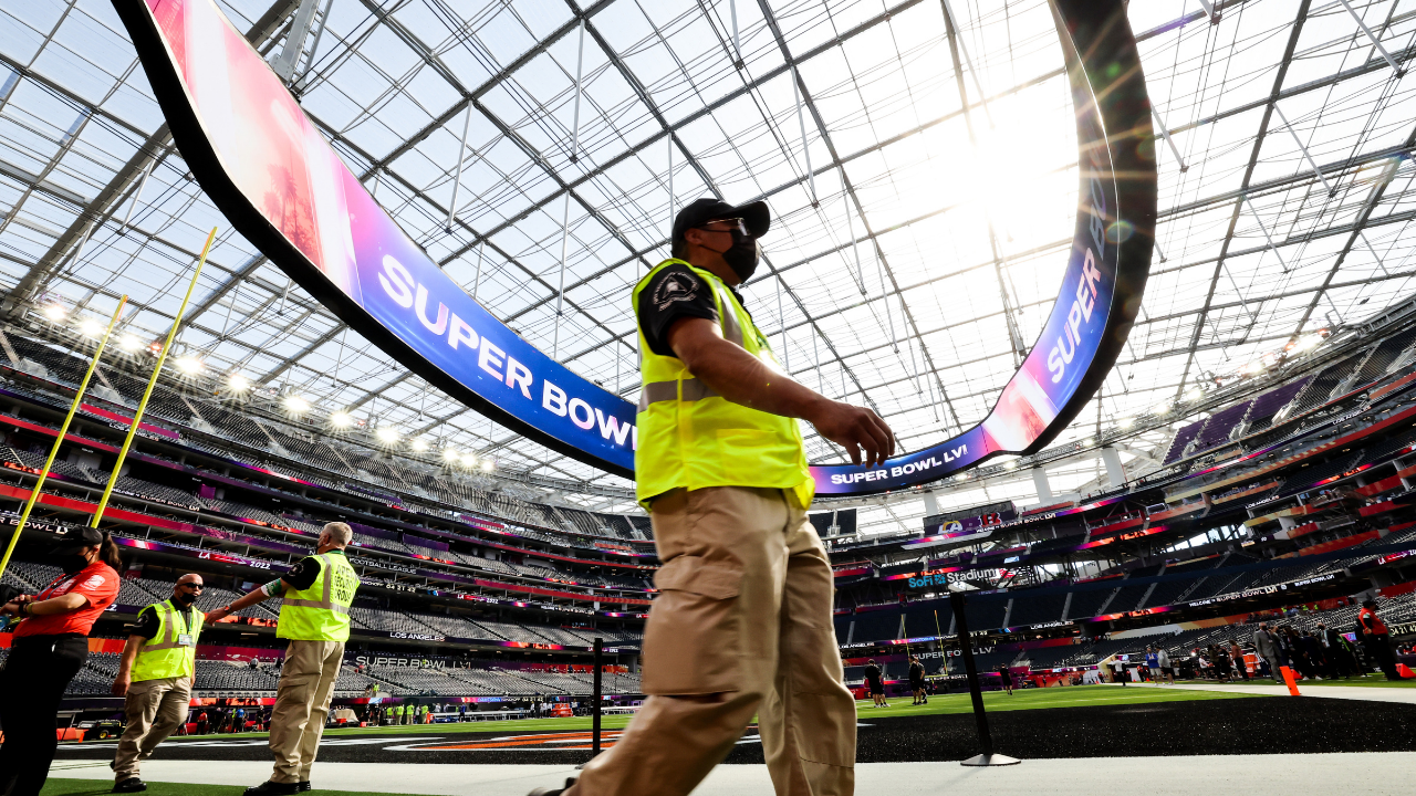 Photos: Signs of the Super Bowl at SoFi Stadium – NBC Los Angeles