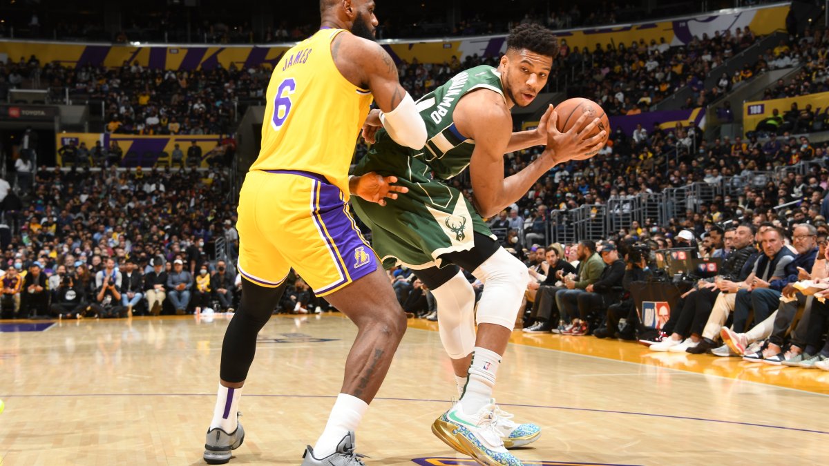 Giannis Scores 44, Bucks Blowout Lackluster Lakers 131-116 – NBC Los Angeles