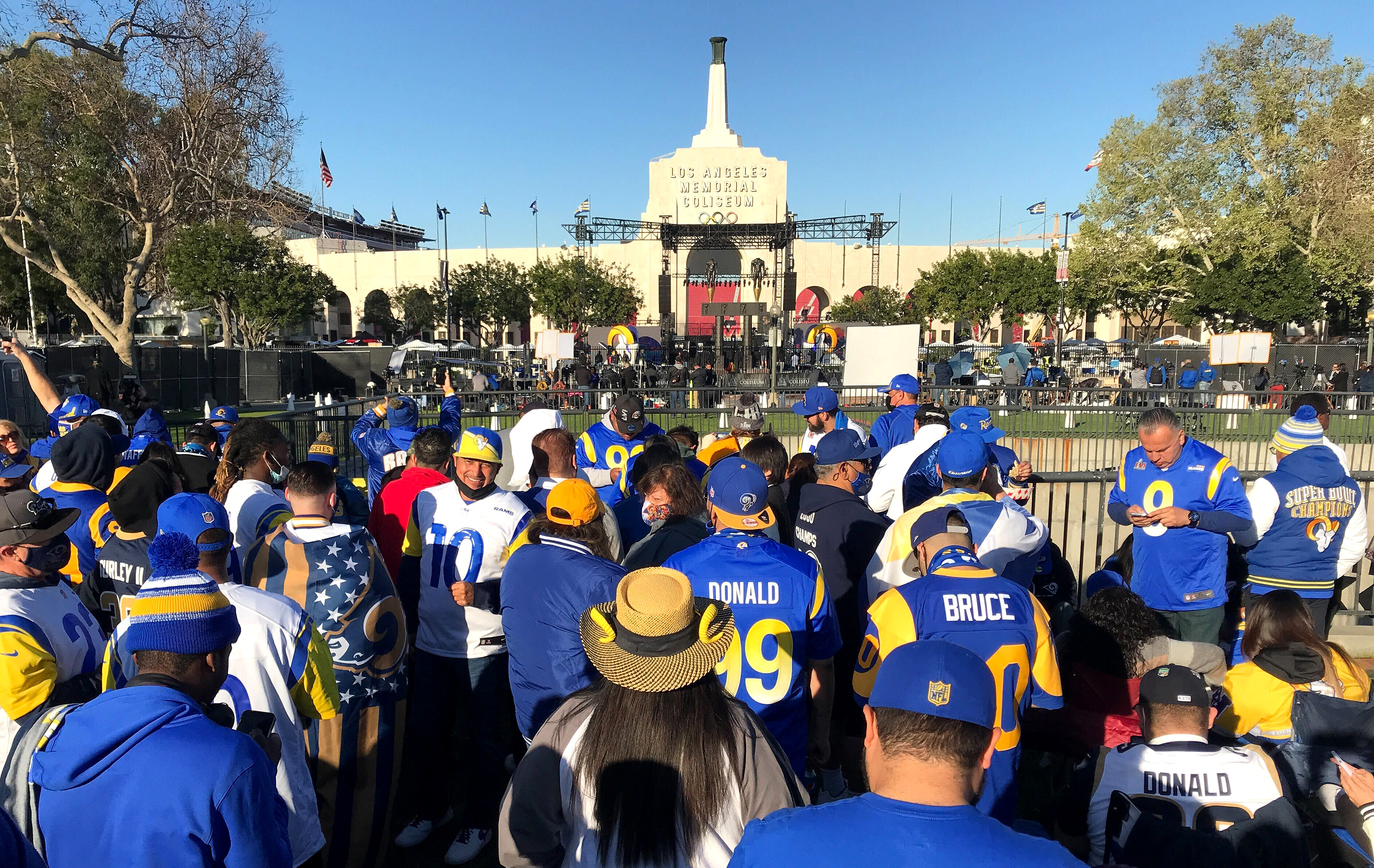 L.A. Rams Super Bowl parade: Fans reckon with smaller fanbase, boast  hopeful future
