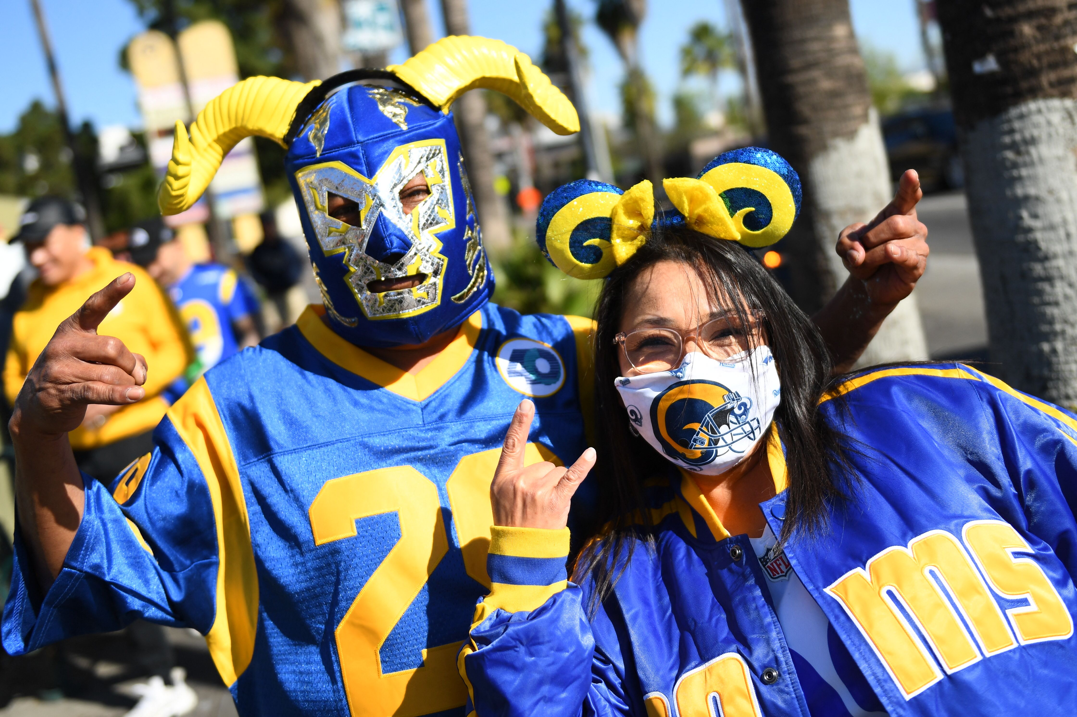 Rams fans celebrate Super Bowl parade in L.A. - Los Angeles Times