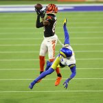 Tee Higgins #85 of the Cincinnati Bengals catches the ball