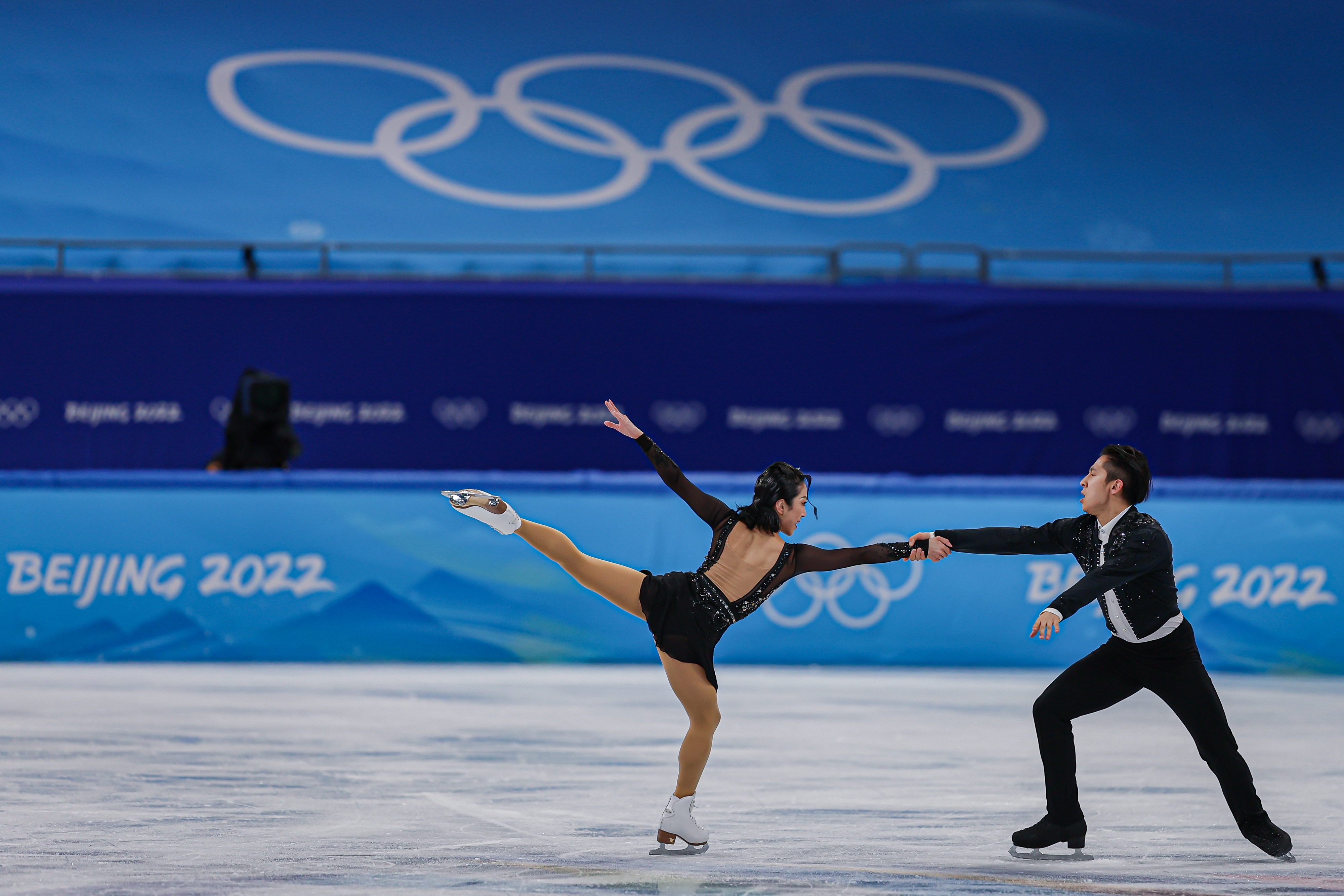 China, ROC In Lead After Pairs Figure Skating Short Program