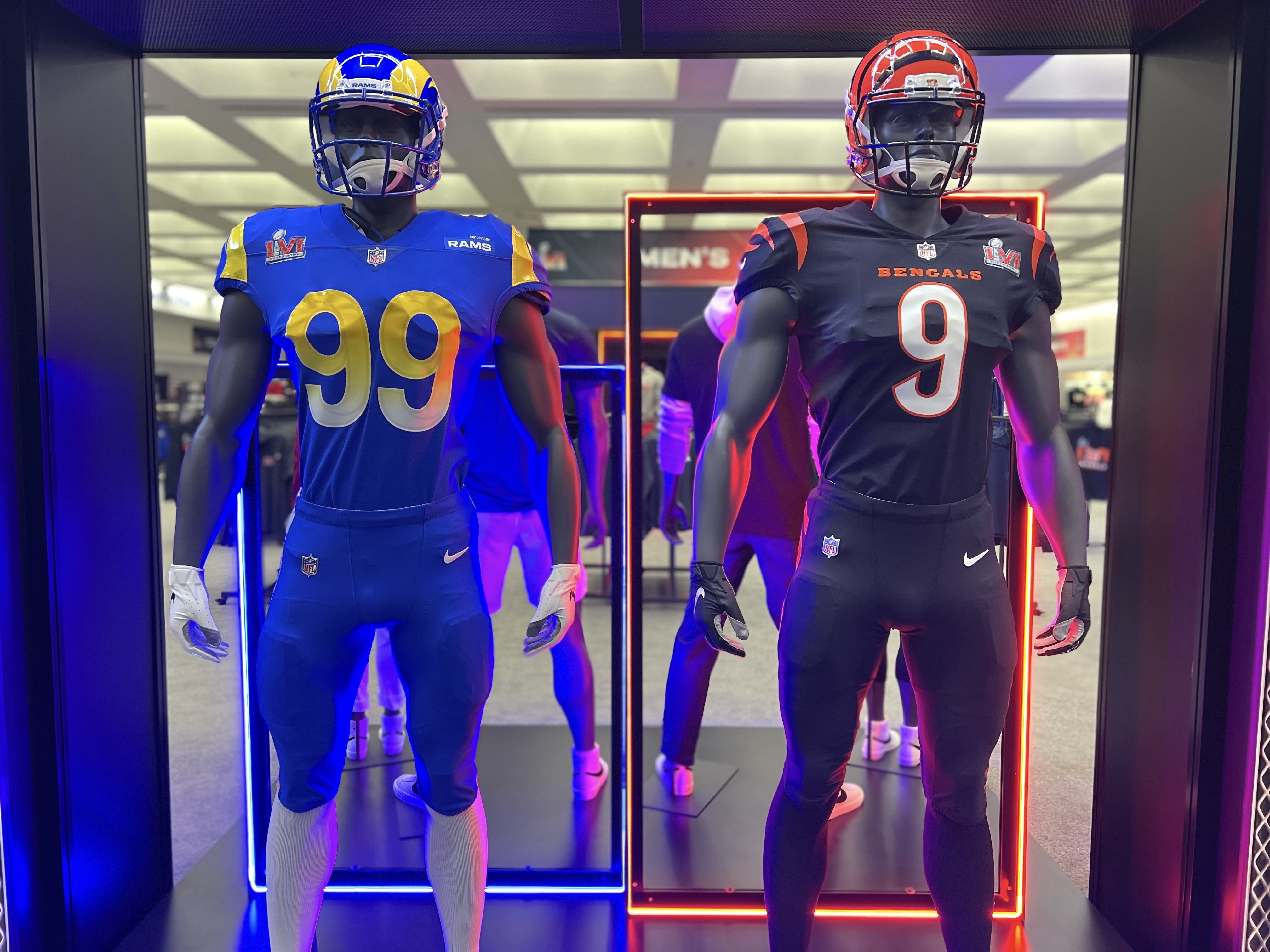 UNIFORM PHOTOS: First look at Rams in Super Bowl LVI jerseys