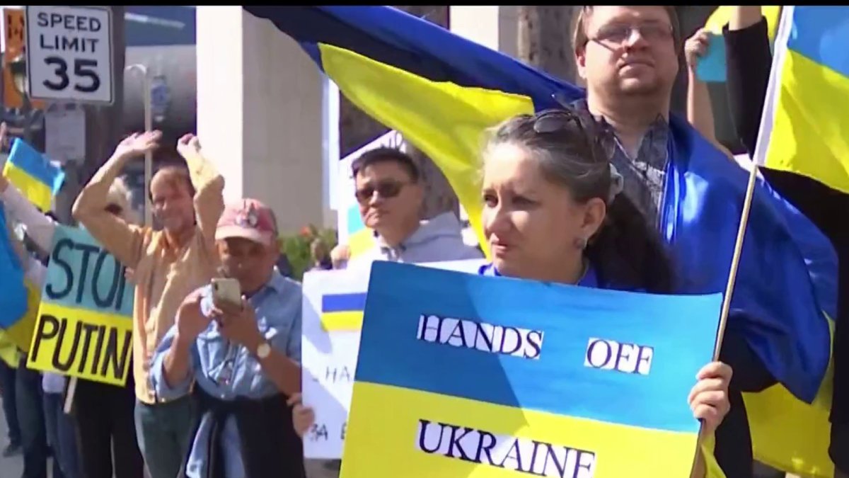 Hundreds Show Support of Ukraine in West LA – NBC Los Angeles - Vimarsana News