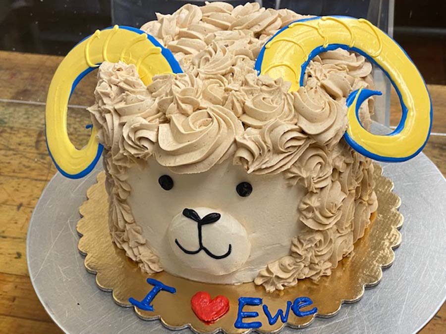 Rams jersey cake by Shandi Cakes | Rams football cake, Birthday cupcakes,  Football cake