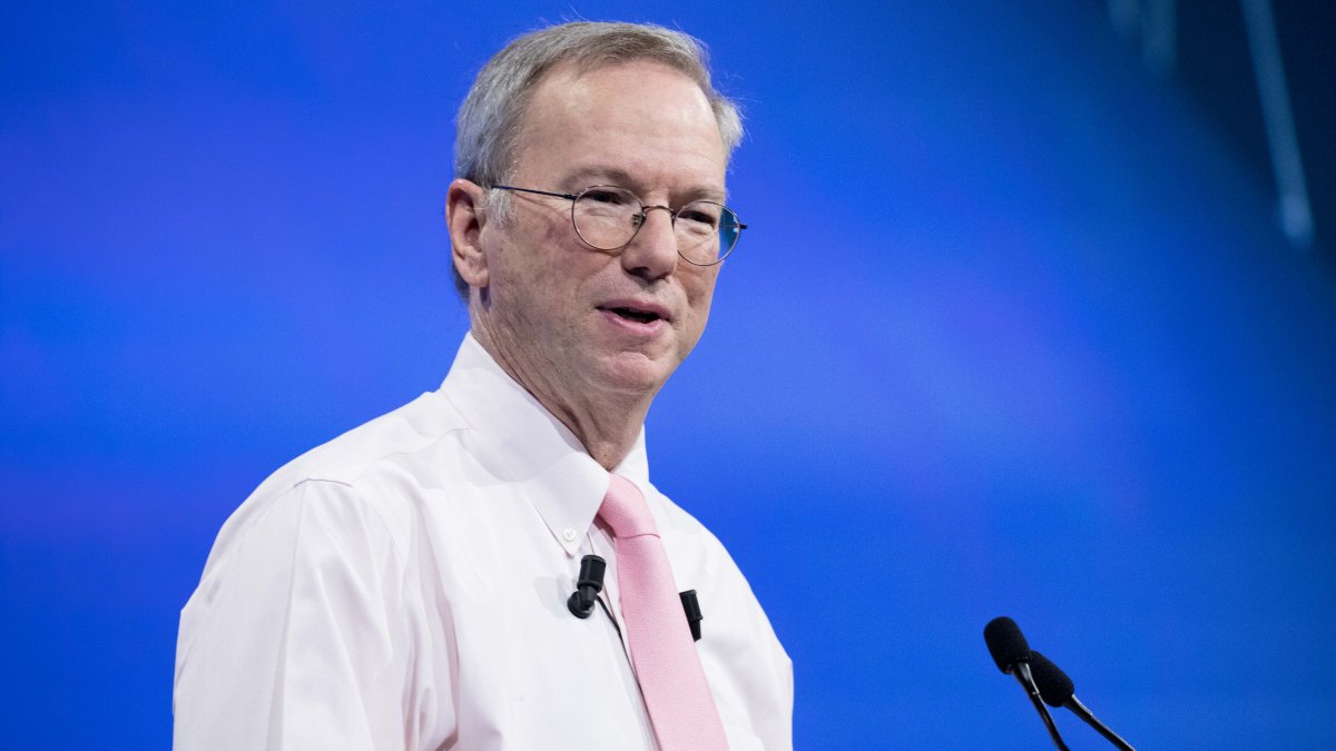 Ex-Google CEO Eric Schmidt Says Story Alleging His Foundation Indirectly Paid White House Science Staffers Is 'Largely False' – NBC Los Angeles - Vimarsana News