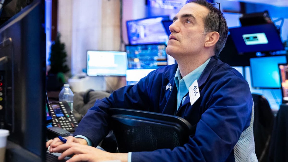Chinese Stocks Are Down Sharply on Thursday. Here's What Could Be Behind the Decline - Vimarsana News
