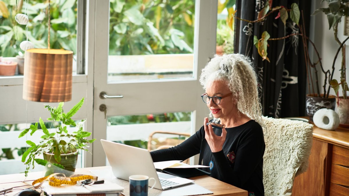 Remote and Hybrid Jobs Are Attracting 7 Times More Applicants Than In-Person Roles - Vimarsana News