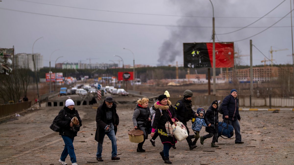 Crisis Deepens, Ukraine Accuses Moscow of 'Medieval' Tactics – NBC Los Angeles - Vimarsana News