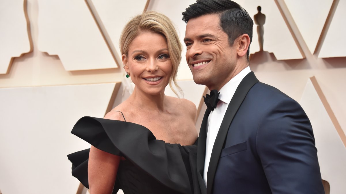 Kelly Ripa Admits Her And Mark Consuelos 3 Kids Get Very Grossed Out By Them Nbc Los Angeles Kelly Ripa Admits Her And Mark Consuelos 3 Kids Get Very Grossed Out By Them Nbc Los Angeles