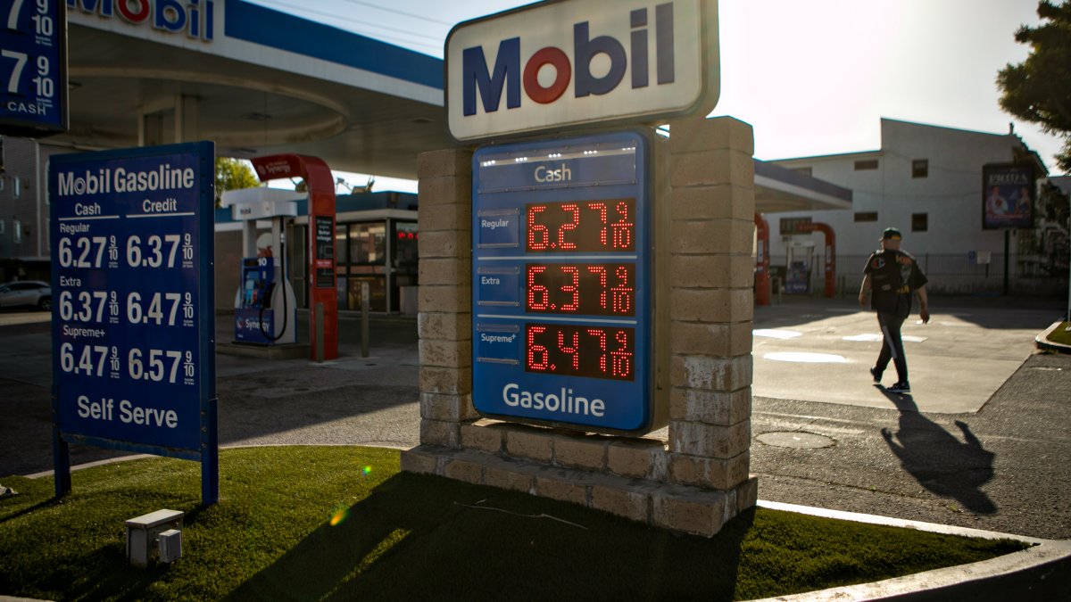 Стоимость где. Бензин в США. Бензин в США сегодня. Цена бензина в США. Стоимость бензина в Америке.