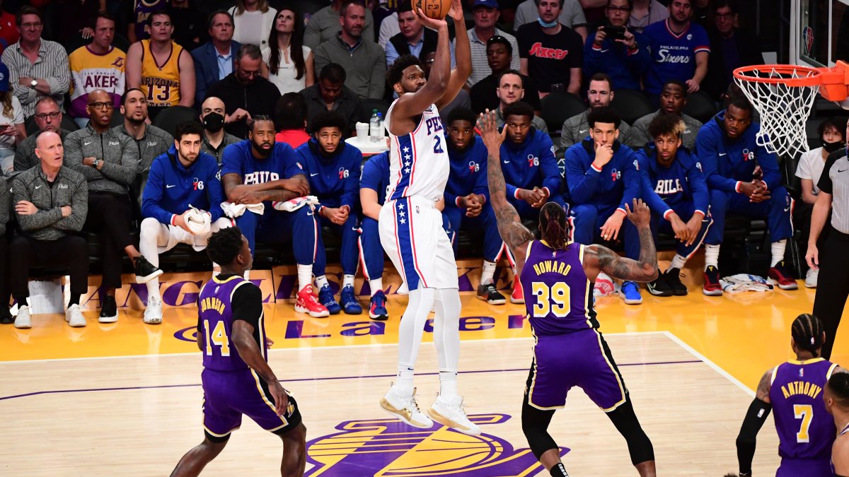 Joel Embiid, Sixers Hold Off LeBron-less Lakers, 126-121 - Bloomberg
