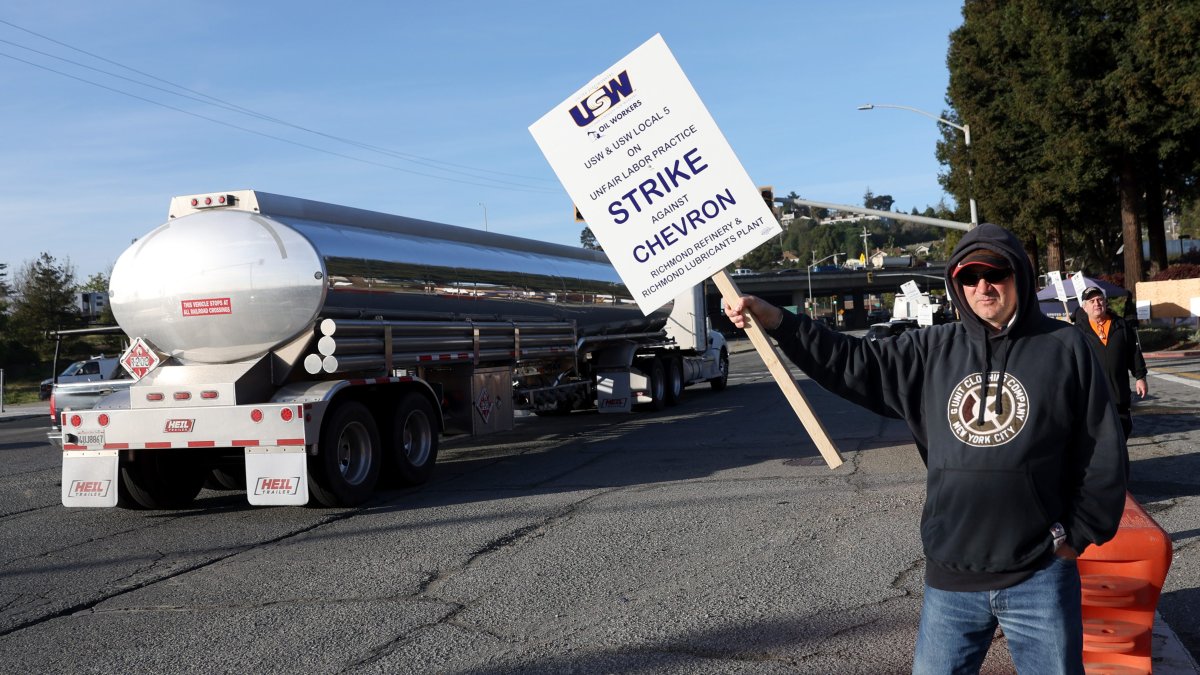 Workers Go on Strike at California Refinery Owned by Chevron - Vimarsana News