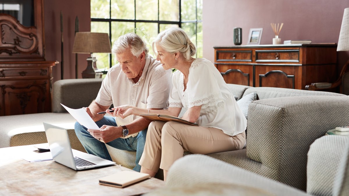 Here's How Much Cash Retirees Need to Weather a Stock Market Downturn - Vimarsana News