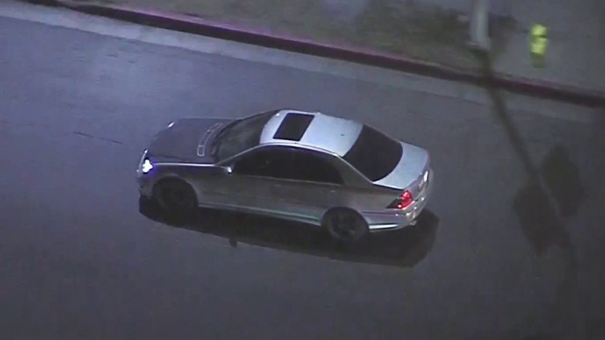 LAPD Chase Vehicle in Lengthy, Slow-Speed Pursuit Through Mid City ...