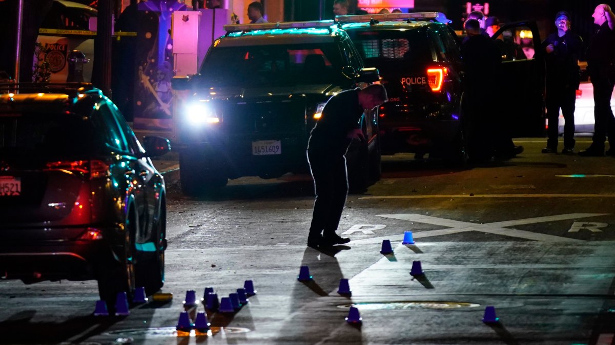 Sacramento Police Search for Shooters Who Killed 6, Hurt 12 – NBC Los Angeles - Vimarsana News