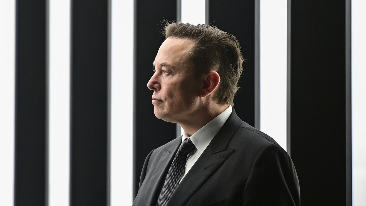 Elon Musk Accused of Breaking Law While Buying Twitter Stock - Vimarsana News