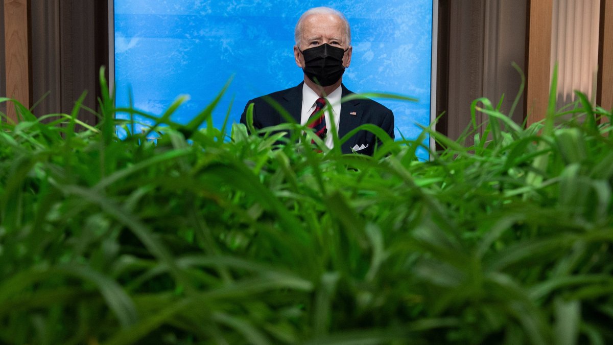 This Earth Day, Biden Facing Into 'Headwinds' on Climate Agenda – NBC Los Angeles - Vimarsana News